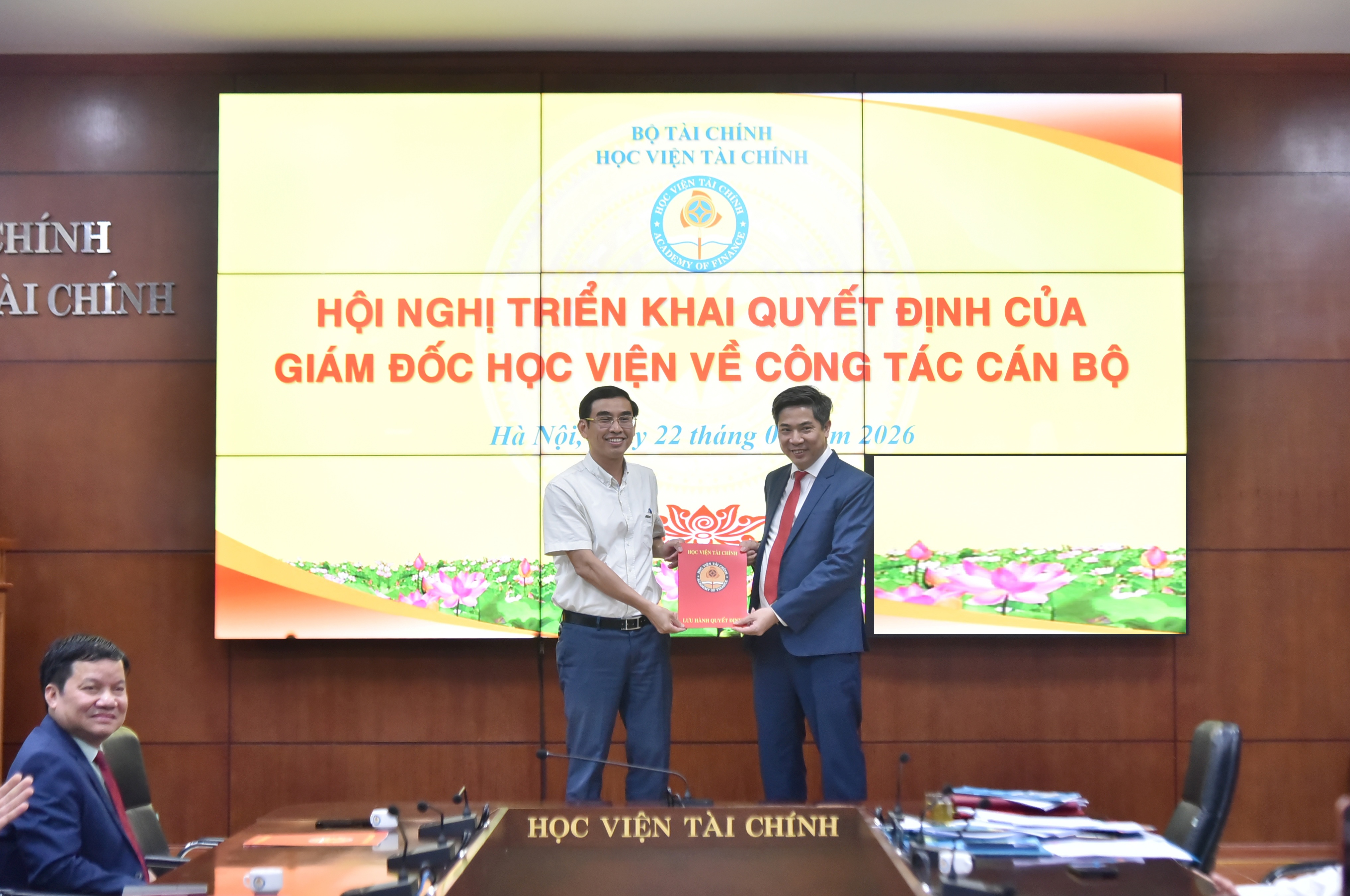 LỄ CÔNG BỐ VÀ TRAO QUYẾT ĐỊNH BỔ NHIỆM TRƯỞNG KHOA SAU ĐẠI HỌC